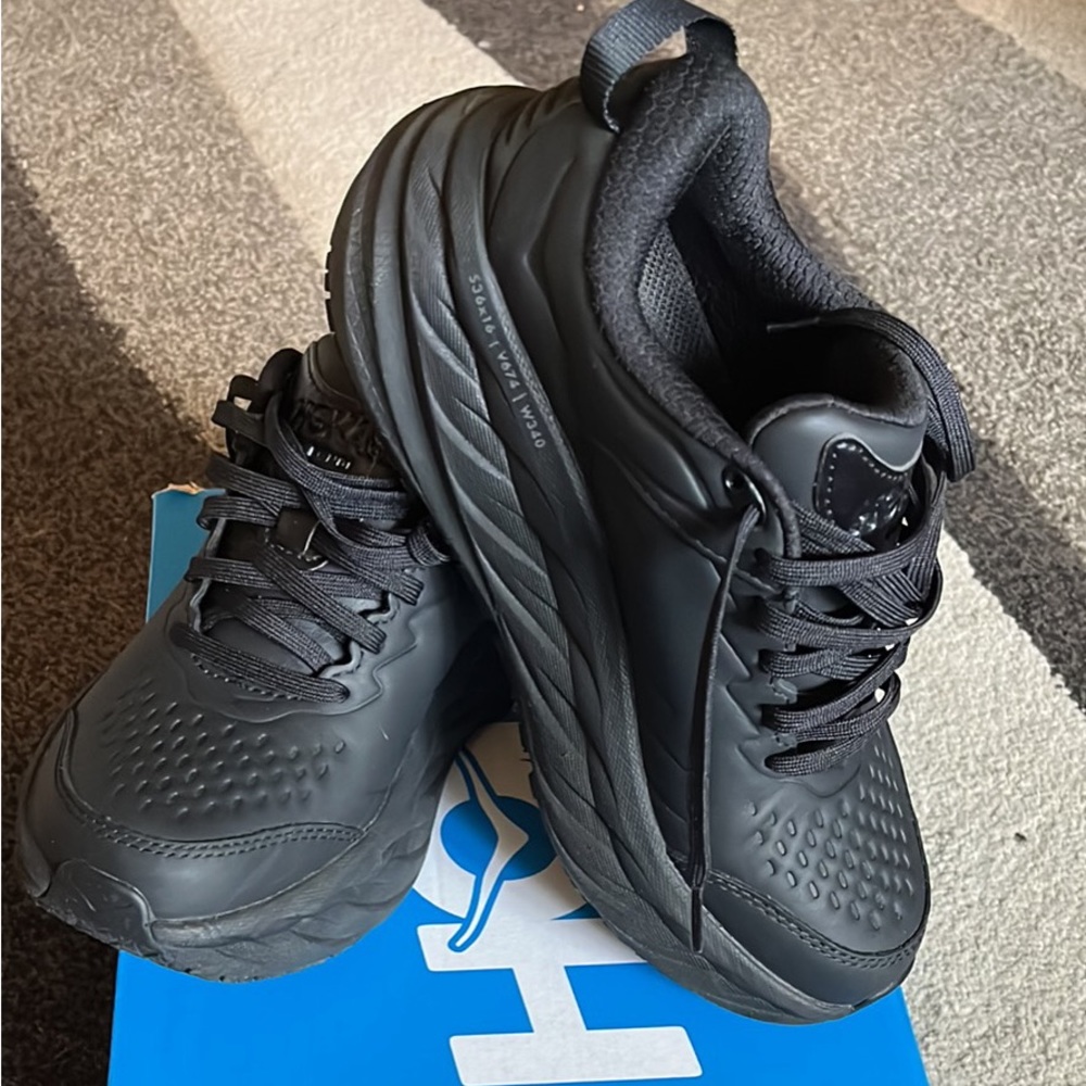Womans Size 7 Hoka Bondi SR